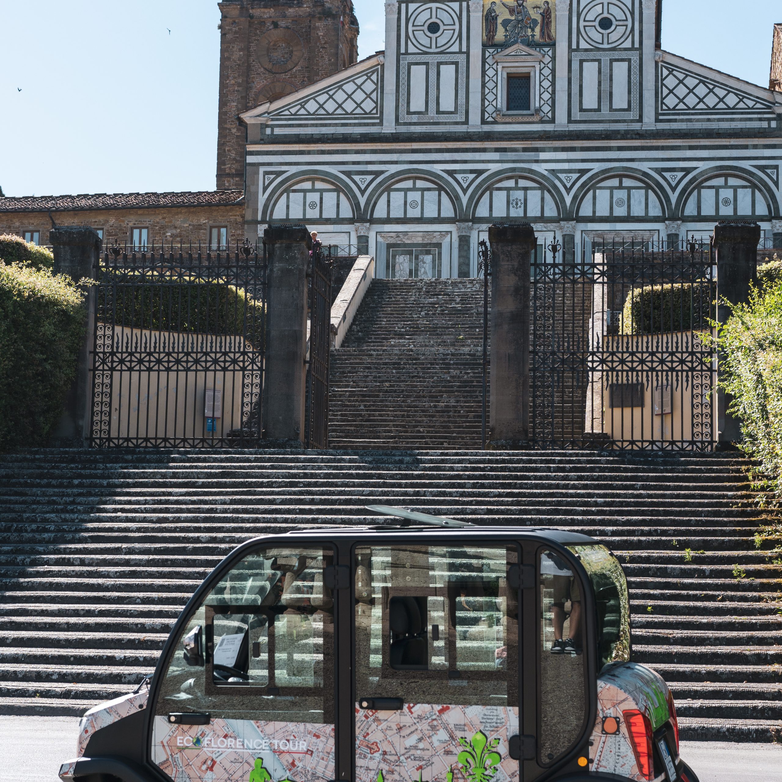 Quale è il punto di incontro, partenza ed arrivo del tour con il veicolo elettrico?